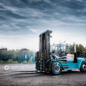 Lift truck with agumented connection data overlay