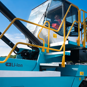 Konecranes E-ACE empty container handler_PR image_Li-ion