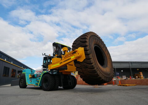 Forklift with tyre handler
