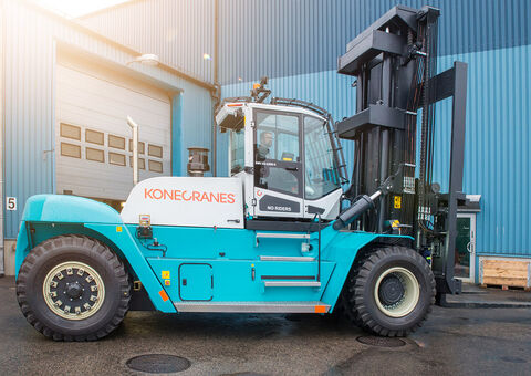 Overhead safety attachments for lift trucks in demanding environments_image