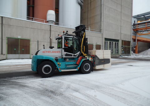 Forklifts_pulp and paper_image